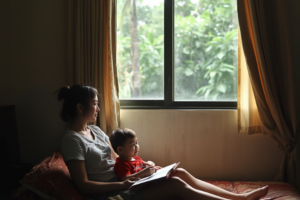 ドゥマゲッティの部屋で生活する日本人親子 留学住まいイメージ